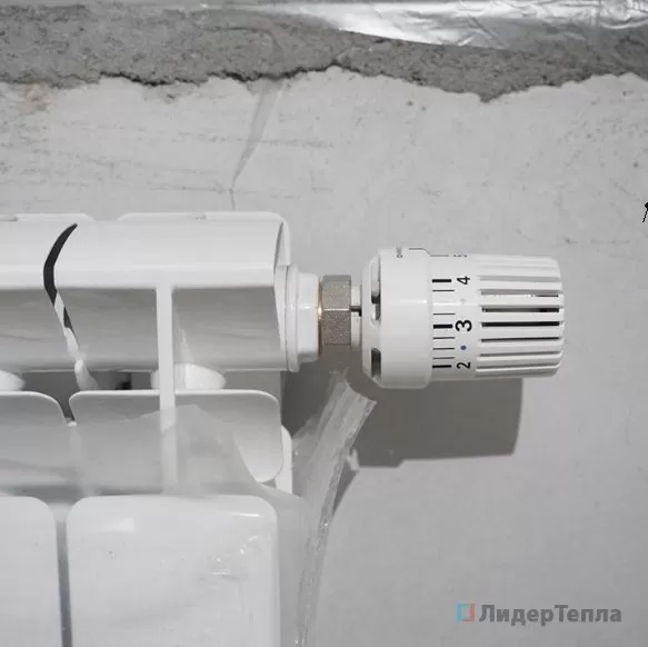 Биметаллический радиатор Rifar Base Ventil 500, 10 секций, с нижним правым подключением Биметаллический радиатор Rifar Base Ventil 500, 10 секций, с нижним правым подключением