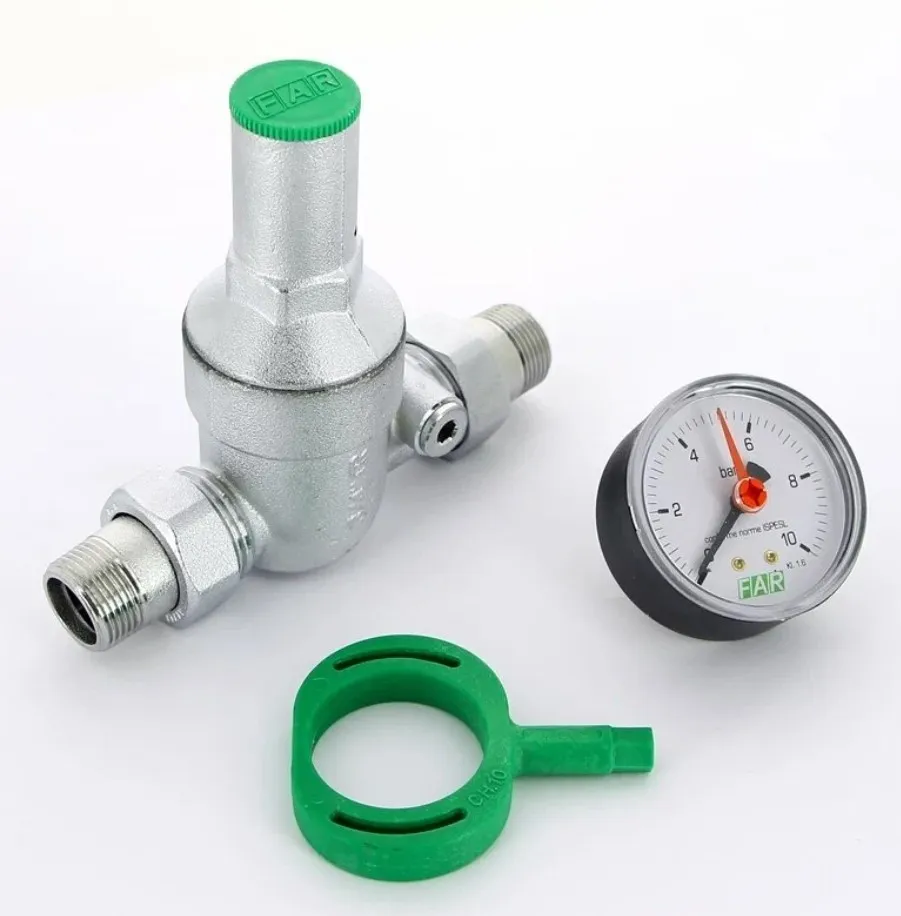Редуктор хром FAR 3/4" НР мембранный с манометром (FA 2815 34) Редуктор хром FAR 3/4" НР мембранный с манометром (FA 2815 34)