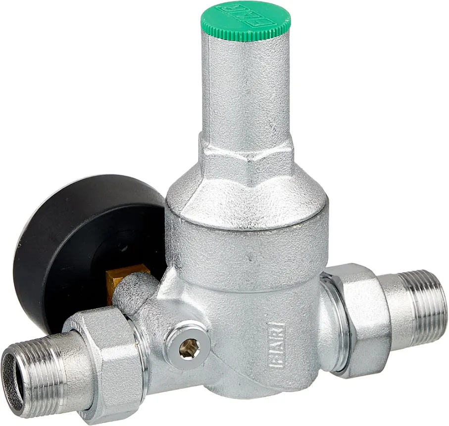 Редуктор хром FAR 3/4" НР мембранный с манометром (FA 2815 34) Редуктор хром FAR 3/4" НР мембранный с манометром (FA 2815 34)